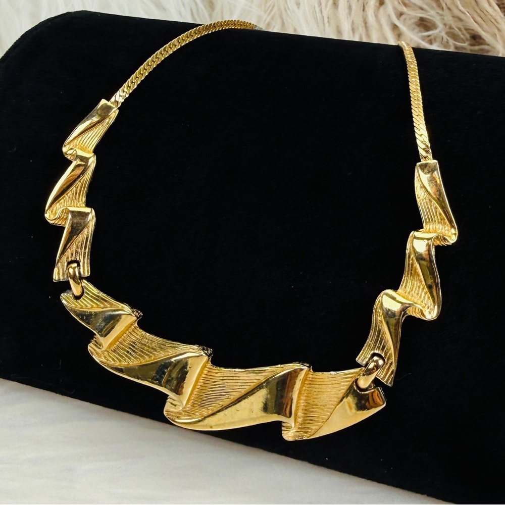 Vintage aged goldtone, choker style necklace
